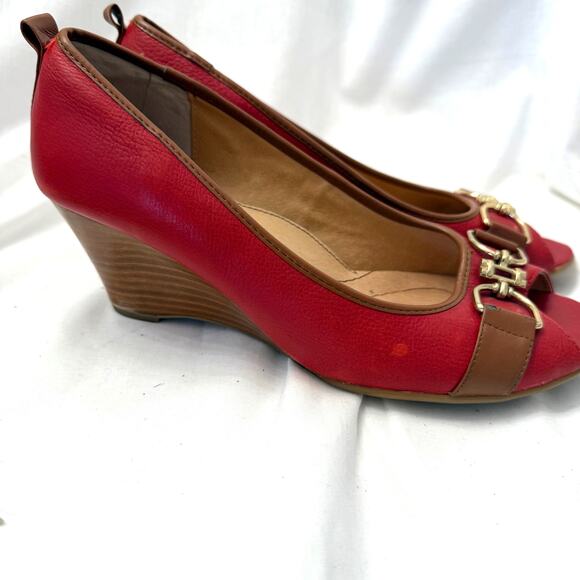 Sofft Red Leather Camira Peep Toe Wedge with Gold Buckle Detail. Womens size 9.5 - Picture 5 of 7